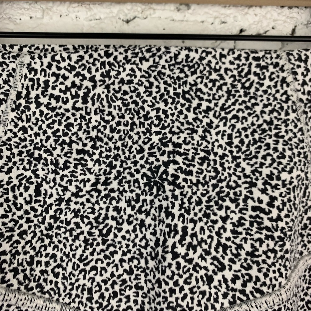 Athleta Salutation Stash Textured Tights Leggings Black White Leopard Animal XS - Picture 4 of 13